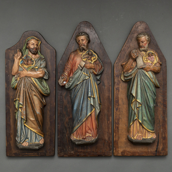 "San Mateo, San Lucas y San Marcos" Conjunto de tres relieves de tres evangelistas en plomo pintado a mano del siglo XIX-XX