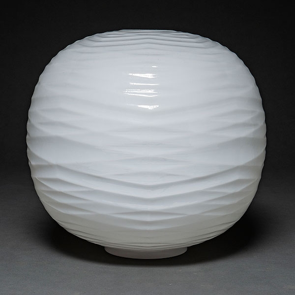 Lámpara de sobremesa en cristal de Murano color blanco de forma circular. Siglo XX