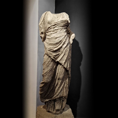 Diosa Tanit en Marmolina, siguiendo modelos Romanos Clásicos, siglo XX. 