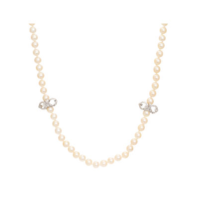Collar de perlas cultivadas de 8 mm. con decoración floral en platino y diamantes tallas brillante antigua, 8/8 y rosa.