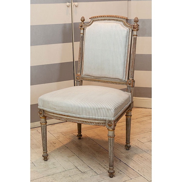 Seis sillas francesas policromadas estilo Luis XVI con tapicería de rallas
