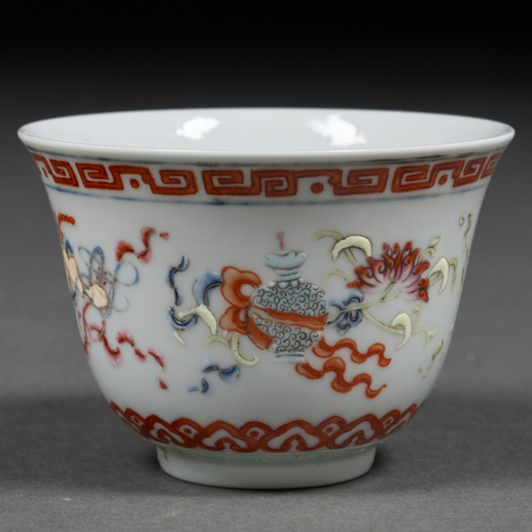 Tazita en porcelana china familia rosa. Trabajo Chino, Siglo XIX