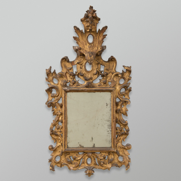 Espejo Italiano en madera tallada y dorada. Trabajo Italiano del siglo XVIII. 