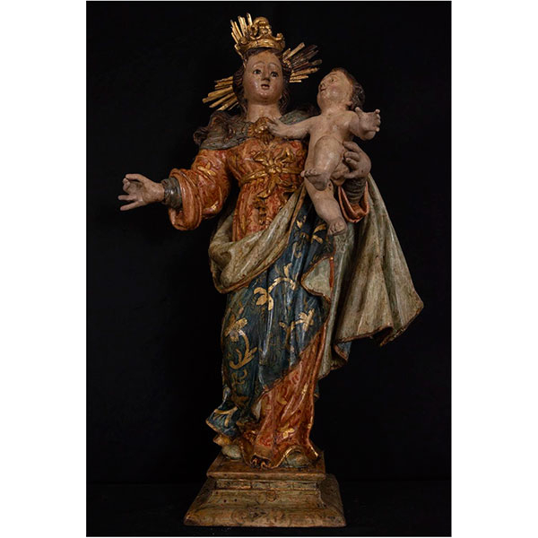 Gran Virgen colonial Brasileña con policromía y dorados de origen, siglo XVIII, trabajo colonial Portugués. 