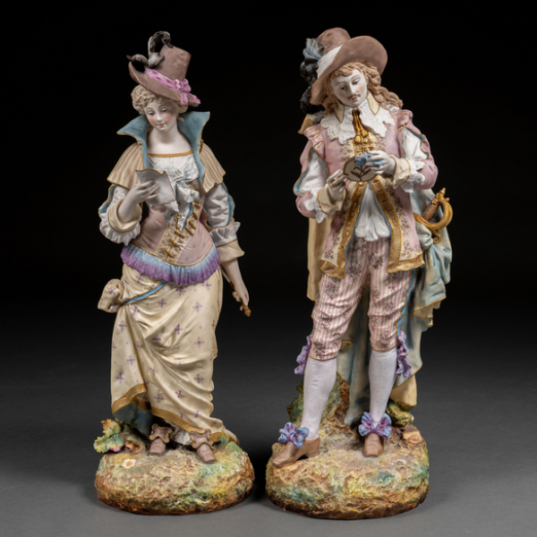"Espadachín y Dama" Figuras de gran tamaño en biscuit. Trabajo Francés, Finales del siglo XIX
