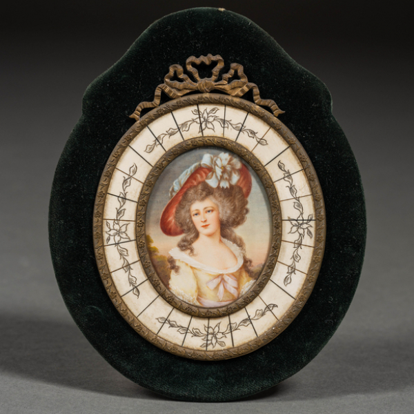 &quot;Dama con sombrero&quot; Miniatura pintada al óleo sobre placa de marfil.  Escuela Francesa del siglo XIX