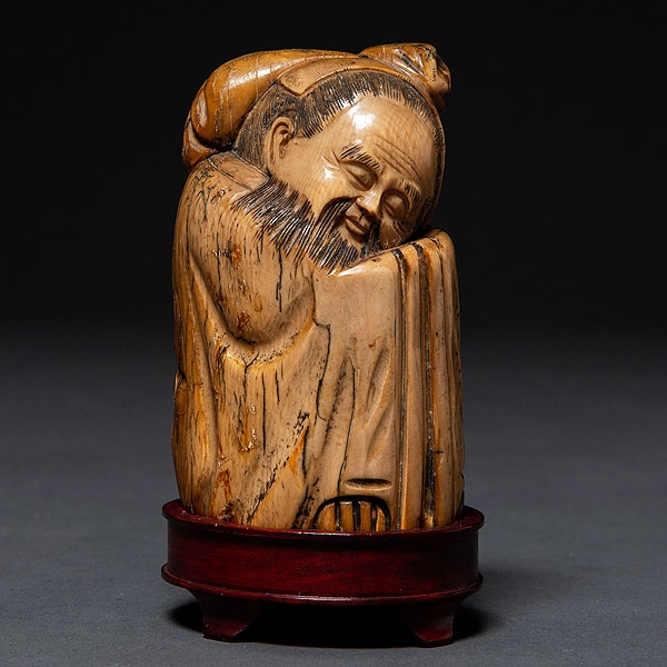 "Anciano Sabio" en marfil tallado. Trabajo Chino, Siglo XIX