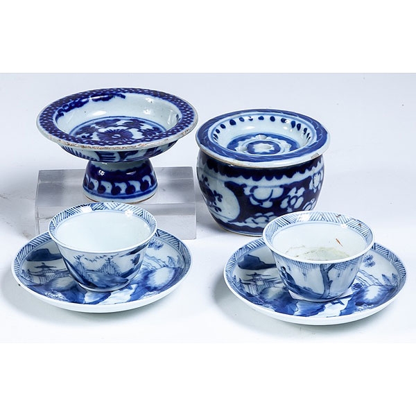 Cuatro piezas de porcelana china azul y blanco S.XIX