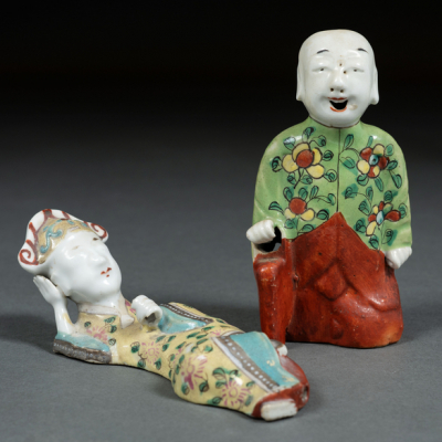 Conjunto de dos figuras en porcelana china familia amarilla. Trabajo Chino, Siglo XVIII