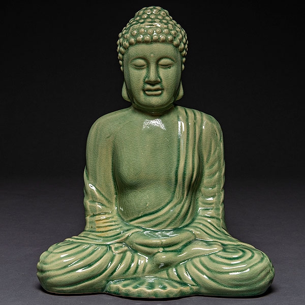 "Buda" Figura escultórica en cerámica vidriada color verde. Trabajo Italiano, Años 80
