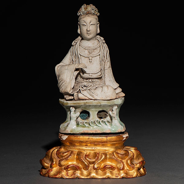 "Guanyin" Figura escultórica realizada en porcelana