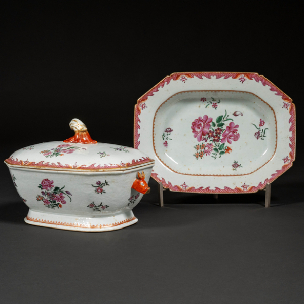 Sopera y bandeja en porcelana china de compañía de Indias familia rosa época Quianlong (1735-1795)