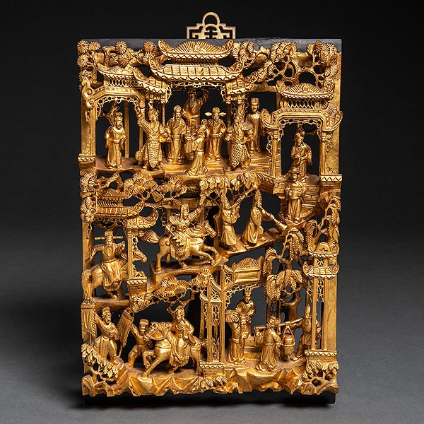 Retablo Chino realizado en madera tallada y dorada. Trabajo Chino, Siglo XX