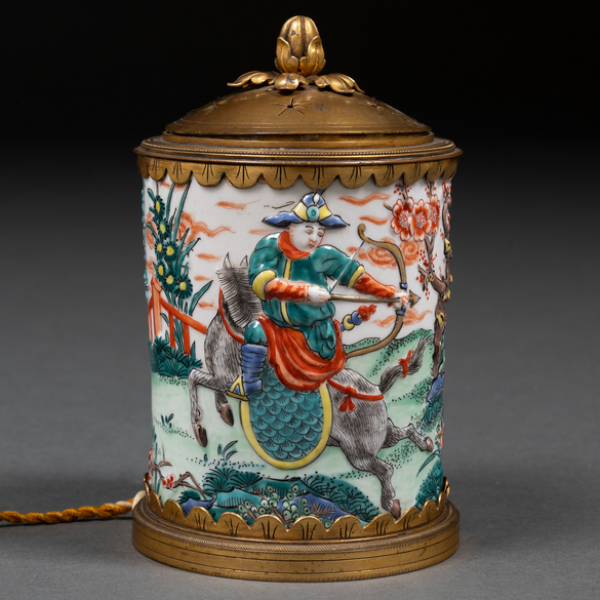 Bote de porcelana china familia rosa. Trabajo chino , Siglo XVIII
