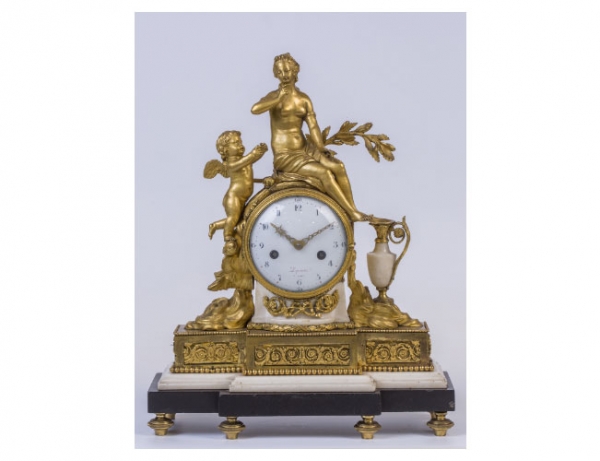 Reloj de sobremesa francés en bronce dorado