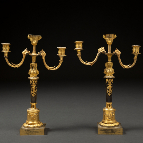 Pareja de candelabros de tres luces en bronce dorado del siglo XIX