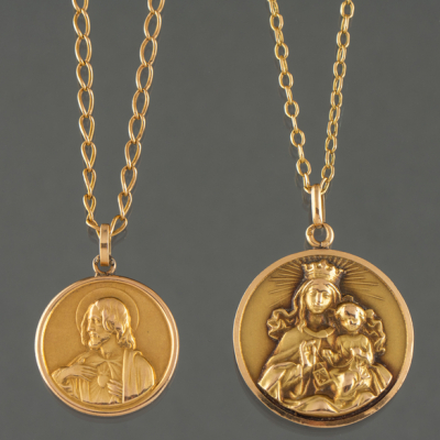 Conjunto de dos cadenas de eslabones con medalla de la Virgen con el niño y Dios padre.
