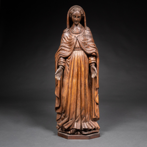 "Virgen" Escultura en madera tallada. Trabajo del norte de Europa, Posiblemente flamenco del siglo XVII