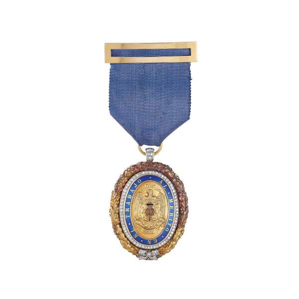 Medalla al Mérito en el Trabajo. En oro, diamantes tallas media y 8/8 y esmalte.