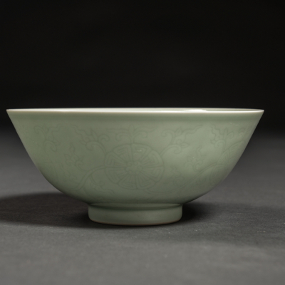 Cuenco en porcelana china de celadón de la dinastia Qing (1644-1911)