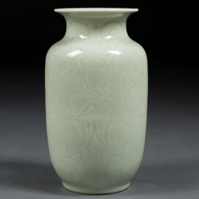 Jarrón en porcelana china de celadón del siglo XX.