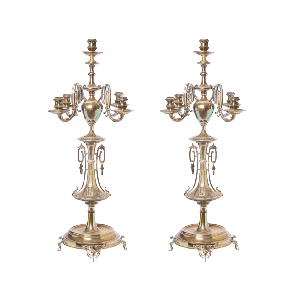 Pareja de candelabros de cinco luces en plata catalana punzonada con contrastes de M. Cabot y Rovira, s.XX. 