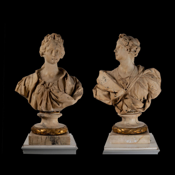 Excepcional pareja de bustos del siglo XVIII en mármol Diosa de la Victoria y Odalisca, en mármol blanco del siglo, trabajo francés del período Luis XVI
