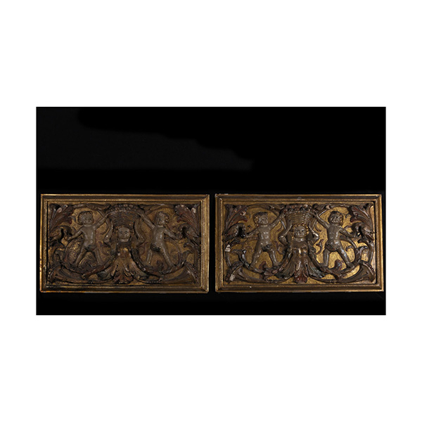 Pareja de Relieves de Altar Novohispanos en madera labrada, policromada y dorada, México, trabajo colonial del siglo XVI. 