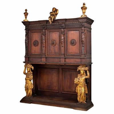 Gran Mueble de Doble Cuerpo Piamontés con motivos de Faunos y Cariátides al pan de oro, siglo XVII. 