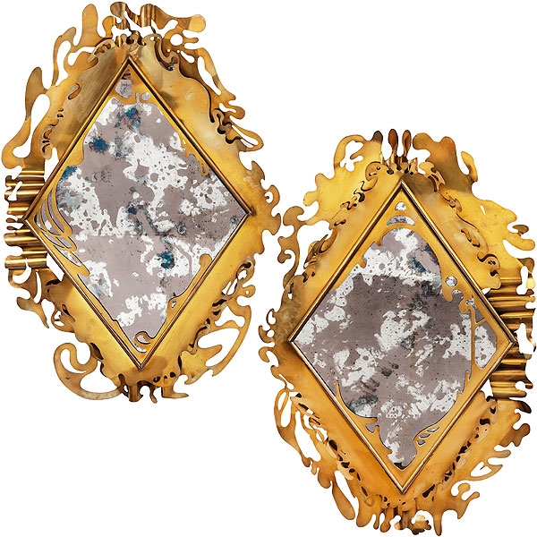 Pareja de espejos realizados en latón dorado, Siglo XX