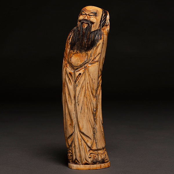 "Sabio de la Antigüedad" Figura escultórica en marfil tallado