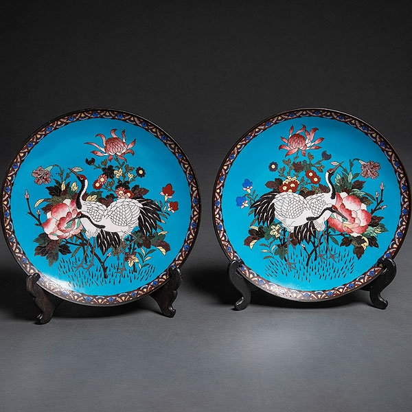 Pareja de platos Japoneses en esmalte cloisonné. Siglo XIX