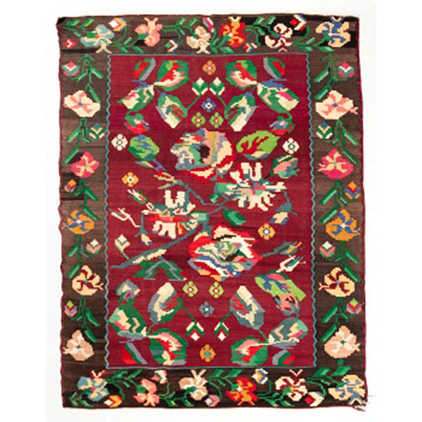 Alfombra Kilim de lana con decoración vegetal y flores en tonos verdes, rosas, azules, etc.  Época: S. XX