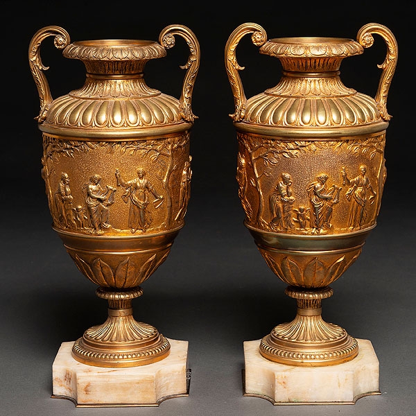 Pareja de copas estilo Neoclásico en bronce dorado