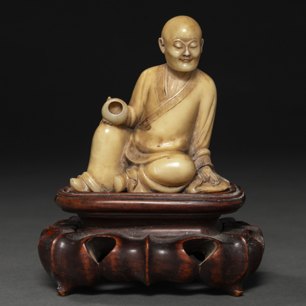 "Lohan" Figura escultórica de bulto redondo realizada en piedra Dinastía Qing(1644 -1912)
