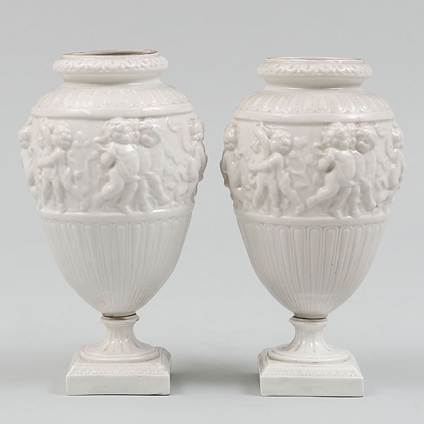 Pareja de copas en porcelana Capo Di Monti, Siglo XIX