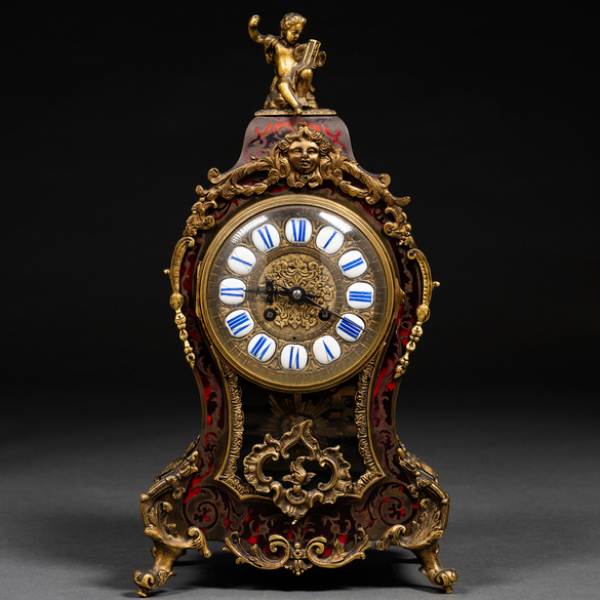 Reloj de sobremesa francés estilo Luís XV en bronce dorado con incrustaciones en latón embutido del siglo XIX