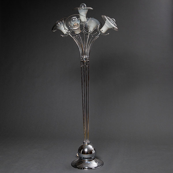 Lámpara de pie  con tulipas de cristal en forma de flor. Años 70