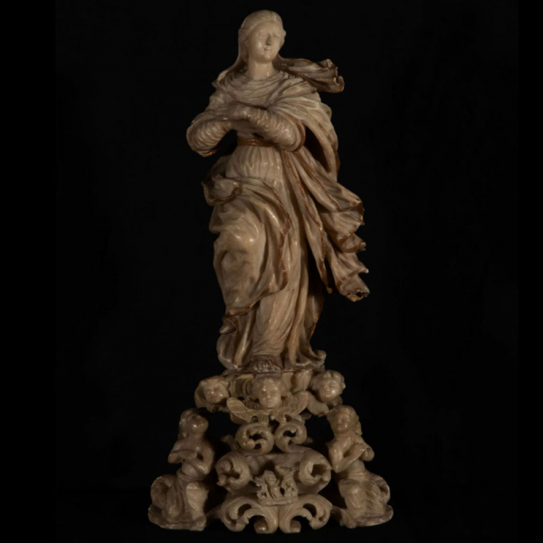 Excepcional María Inmaculada en alabastro de Trapani del siglo XVII.