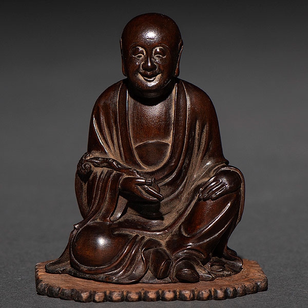 "Sabio de la Antigüedad" Figura escultórica en madera tallada. trabajo Chino, Siglo XIX
