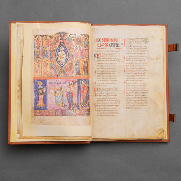 Facsímil Liber Testamentorum Eccllesiae Ovetensis "Libro de los Testamentos" . Editorial M. Moleiro. Ejemplar 130/987