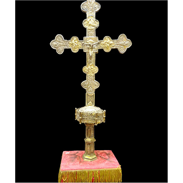 Importante Cruz Procesional Gótica Valenciana de finales del siglo XIV, en plata fina dorada.