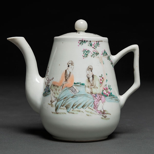 Tetera en porcelana china familia rosa .Trabajo Chino, Siglo XIX