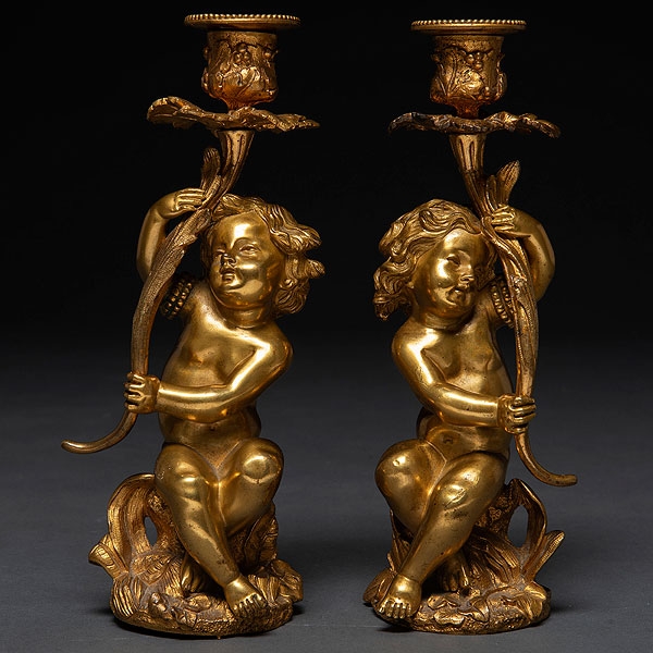 Pareja de candeleros en bronce dorado. Trabajo Francés, Siglo XIX