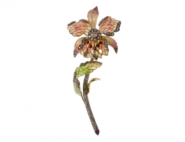 Delicado broche tremblant de orquídea con esmalte y brillantes