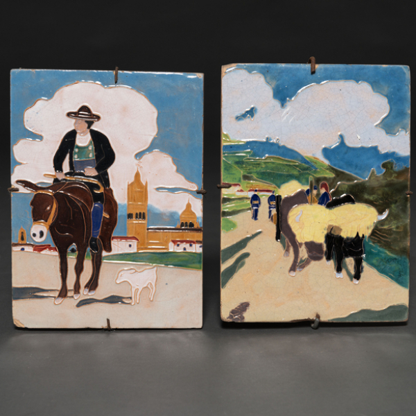 Conjunto de dos placas en cerámica vidriada representando escena de Segoviano sobre un burro y Bueyes tirando del carro.