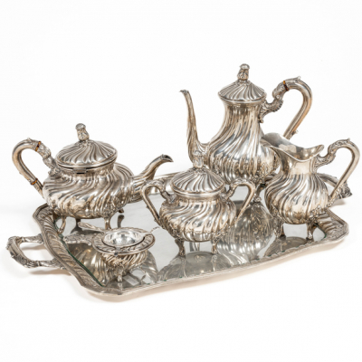 Juego de caf&eacute; en plata espa&ntilde;ola y punzonada del siglo XX.