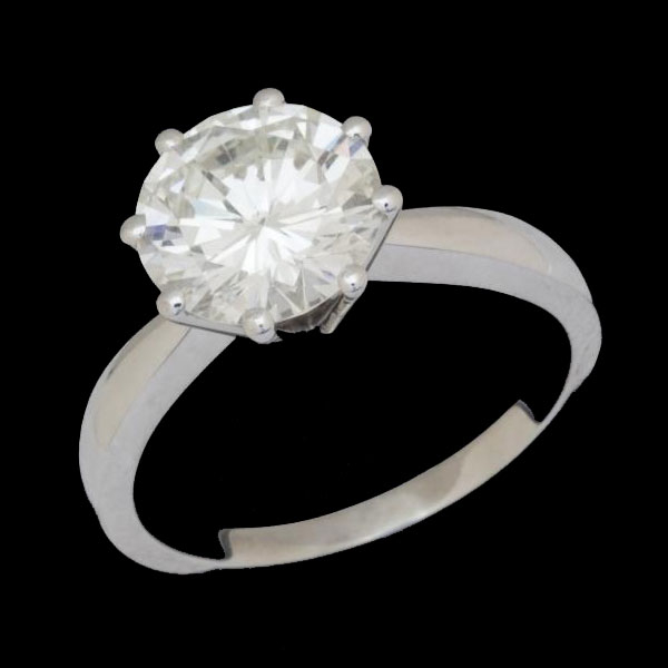 Anillo de oro blanco de 18 K. con brillante solitario de 2,51 cts. Color: J. Pureza: VVS1. 