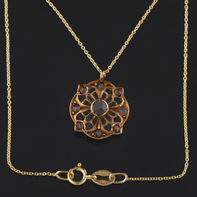 Cadena en oro amarillo de 18kt con colgante circular isabelino.