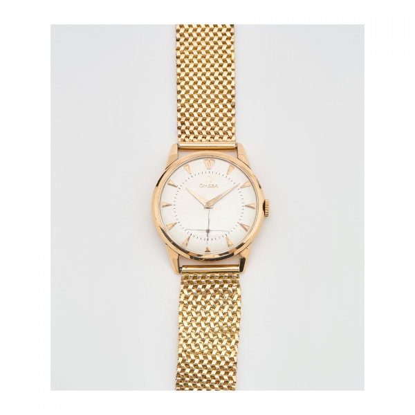 OMEGA. Reloj de pulsera para caballero. En oro, c.1950. Esfera satinada con numeraci&oacute;n a trazos aplicados.